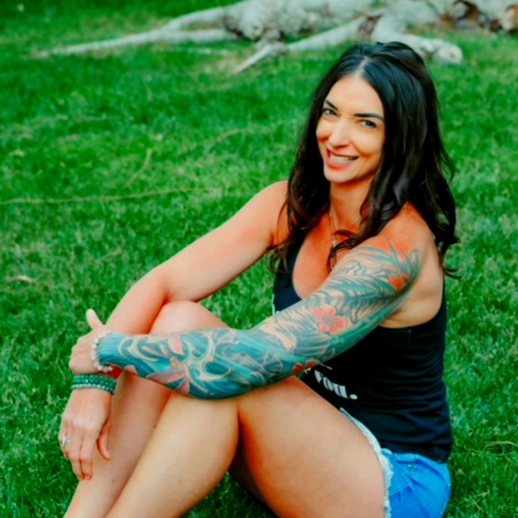 Meet your Posher, Becca - Picture 1 of 1